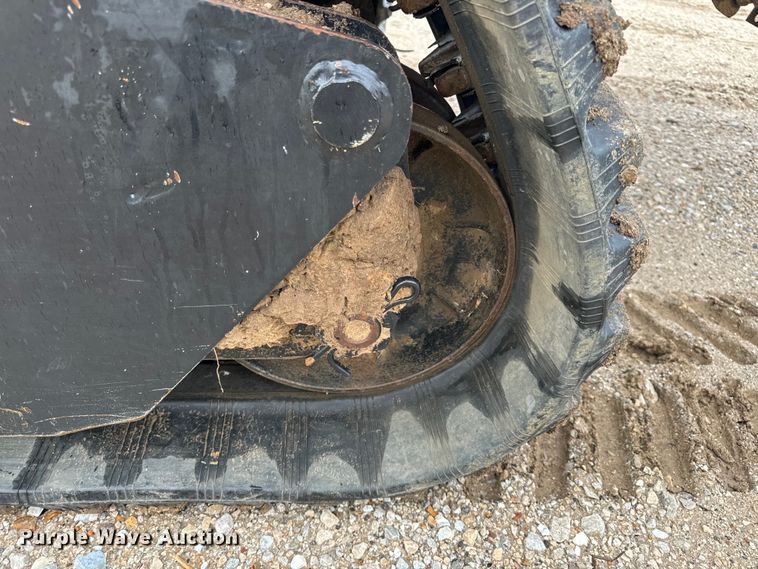 image for item EH6746 2013 Ditch Witch RT120 Quad trencher