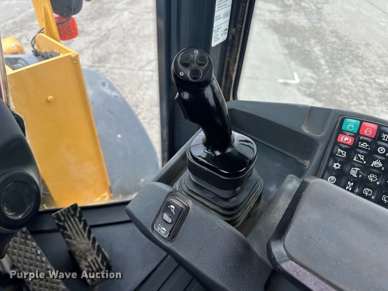 image for item EH6750 2013 John Deere 544K wheel loader