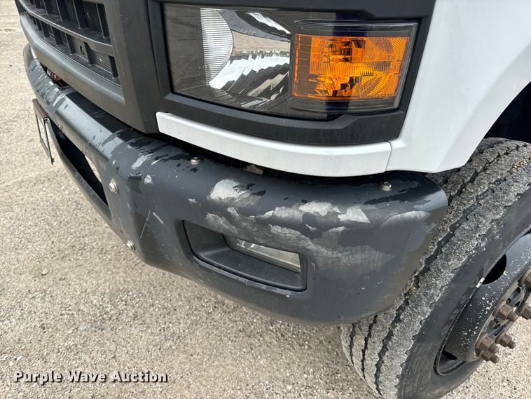 image for item EH6756 2019 Chevrolet Silverado 6500HD flatbed truck