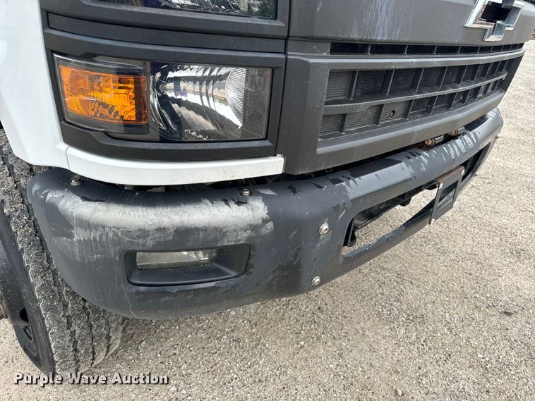 image for item EH6756 2019 Chevrolet Silverado 6500HD flatbed truck