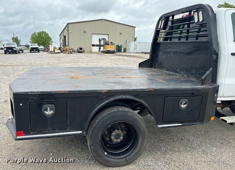 image for item EH6756 2019 Chevrolet Silverado 6500HD flatbed truck