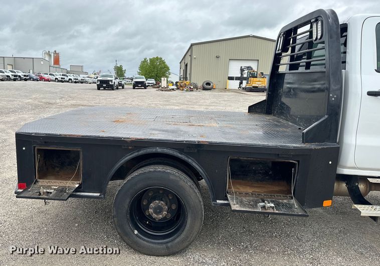 image for item EH6756 2019 Chevrolet Silverado 6500HD flatbed truck