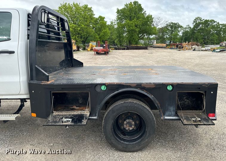 image for item EH6756 2019 Chevrolet Silverado 6500HD flatbed truck