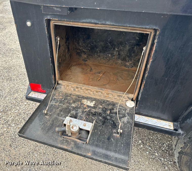 image for item EH6756 2019 Chevrolet Silverado 6500HD flatbed truck