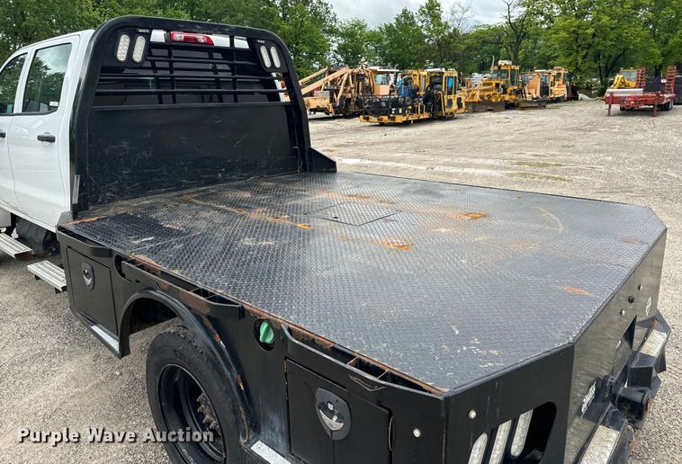 image for item EH6756 2019 Chevrolet Silverado 6500HD flatbed truck