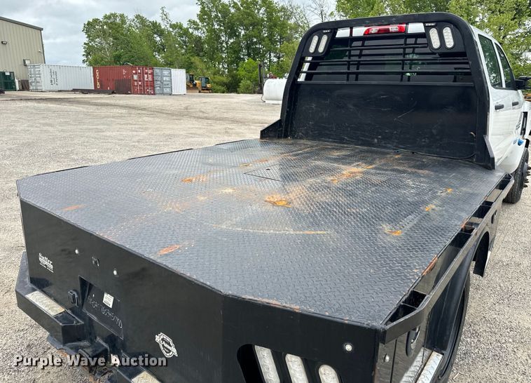 image for item EH6756 2019 Chevrolet Silverado 6500HD flatbed truck