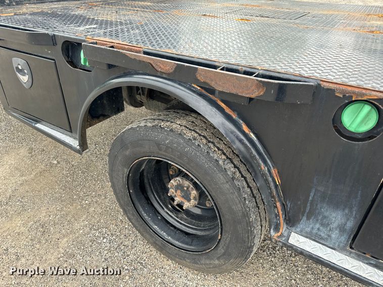 image for item EH6756 2019 Chevrolet Silverado 6500HD flatbed truck