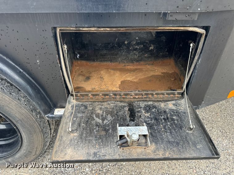 image for item EH6756 2019 Chevrolet Silverado 6500HD flatbed truck