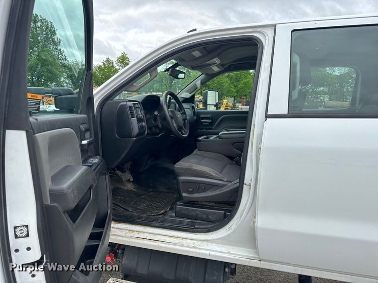 image for item EH6756 2019 Chevrolet Silverado 6500HD flatbed truck