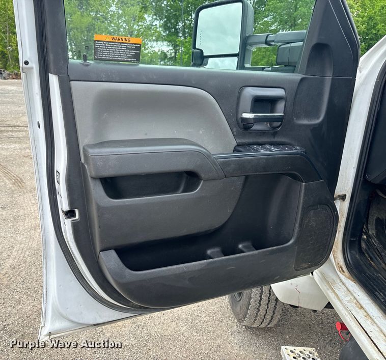 image for item EH6756 2019 Chevrolet Silverado 6500HD flatbed truck