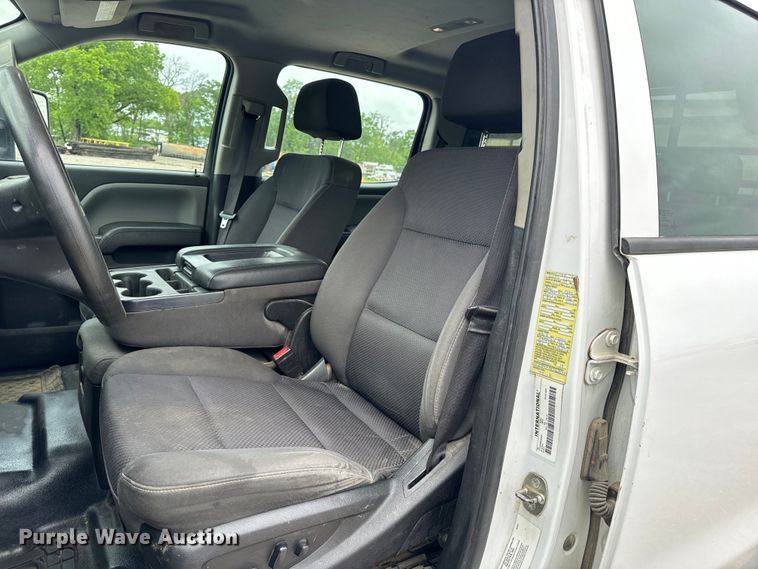 image for item EH6756 2019 Chevrolet Silverado 6500HD flatbed truck