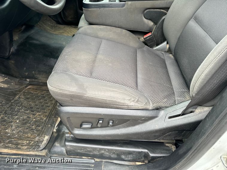 image for item EH6756 2019 Chevrolet Silverado 6500HD flatbed truck