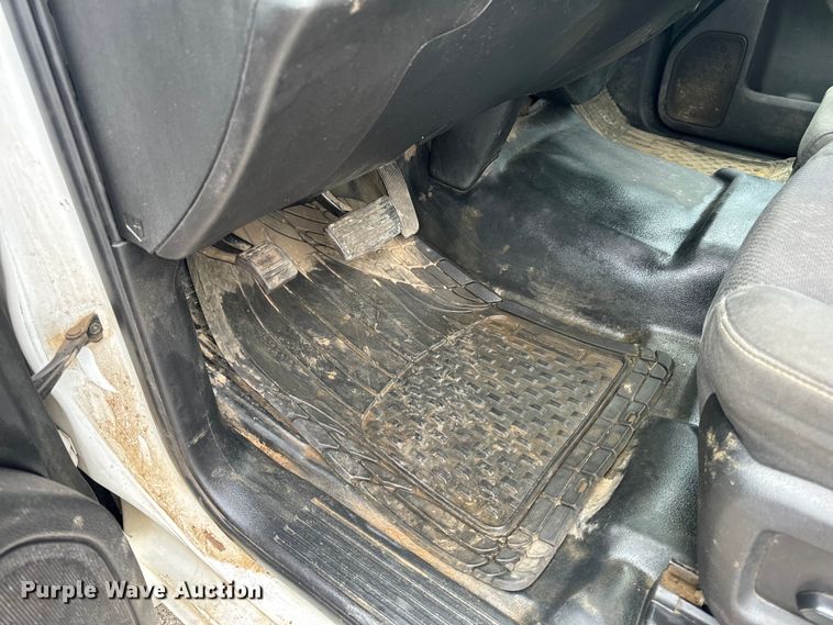 image for item EH6756 2019 Chevrolet Silverado 6500HD flatbed truck