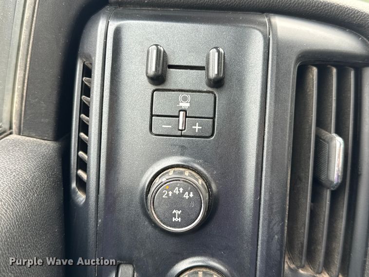 image for item EH6756 2019 Chevrolet Silverado 6500HD flatbed truck