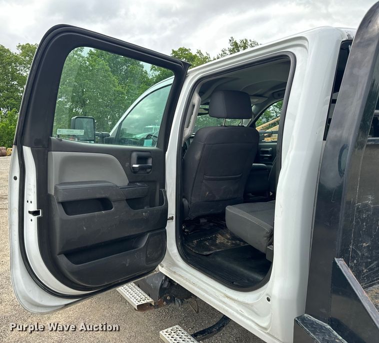 image for item EH6756 2019 Chevrolet Silverado 6500HD flatbed truck