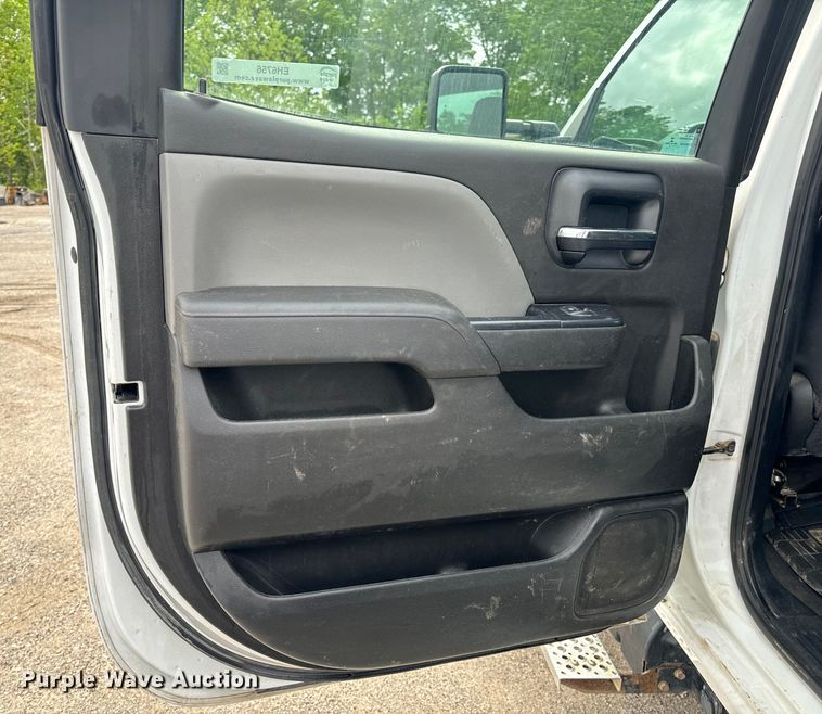 image for item EH6756 2019 Chevrolet Silverado 6500HD flatbed truck