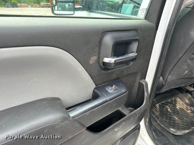 image for item EH6756 2019 Chevrolet Silverado 6500HD flatbed truck