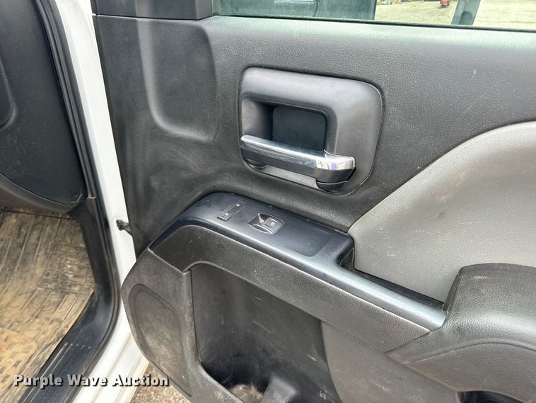 image for item EH6756 2019 Chevrolet Silverado 6500HD flatbed truck