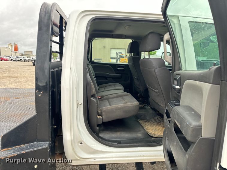 image for item EH6756 2019 Chevrolet Silverado 6500HD flatbed truck