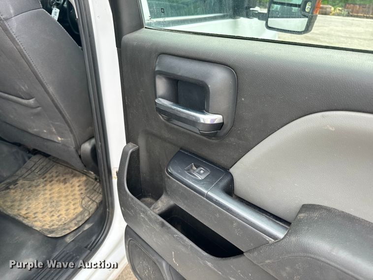 image for item EH6756 2019 Chevrolet Silverado 6500HD flatbed truck