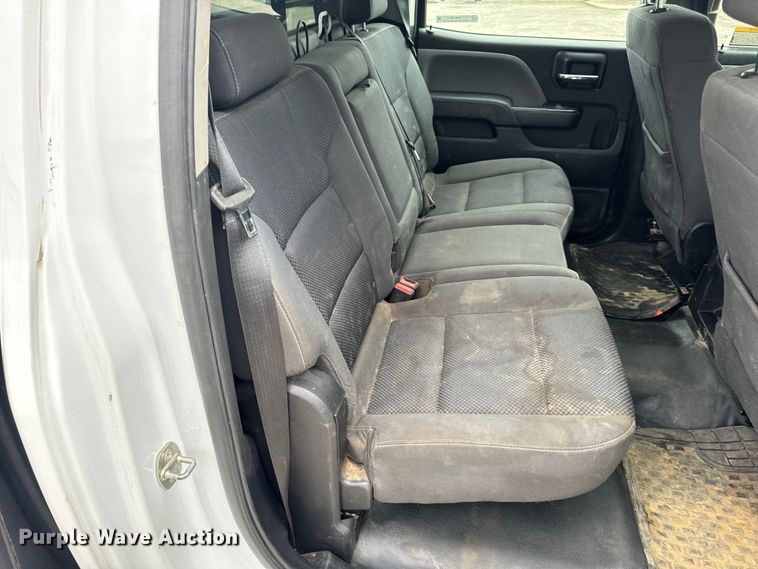 image for item EH6756 2019 Chevrolet Silverado 6500HD flatbed truck