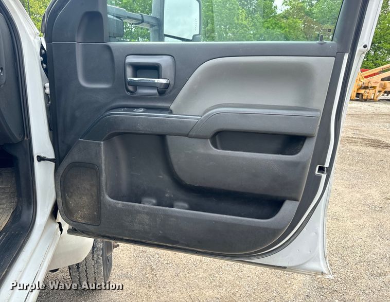 image for item EH6756 2019 Chevrolet Silverado 6500HD flatbed truck