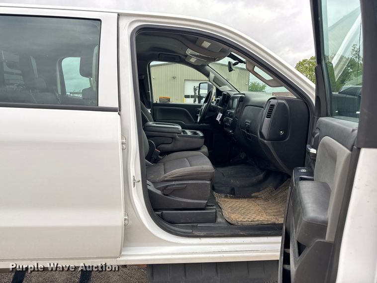 image for item EH6756 2019 Chevrolet Silverado 6500HD flatbed truck