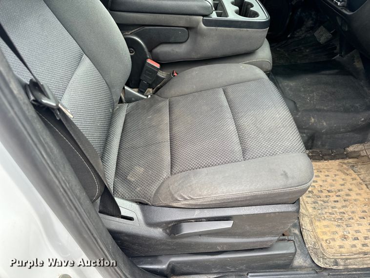 image for item EH6756 2019 Chevrolet Silverado 6500HD flatbed truck