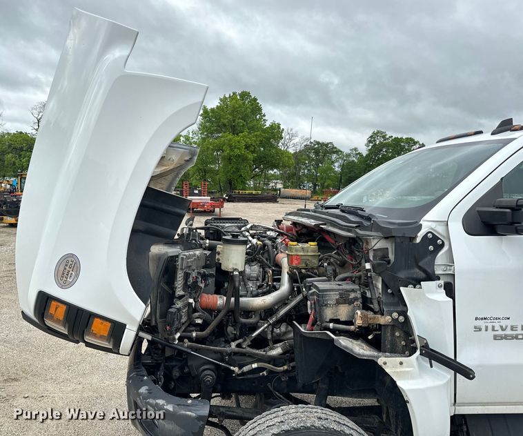 image for item EH6756 2019 Chevrolet Silverado 6500HD flatbed truck