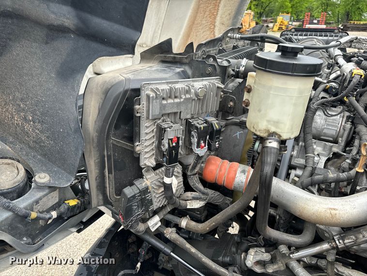 image for item EH6756 2019 Chevrolet Silverado 6500HD flatbed truck