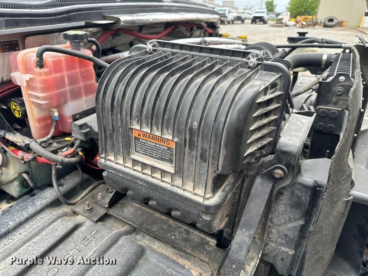 image for item EH6756 2019 Chevrolet Silverado 6500HD flatbed truck