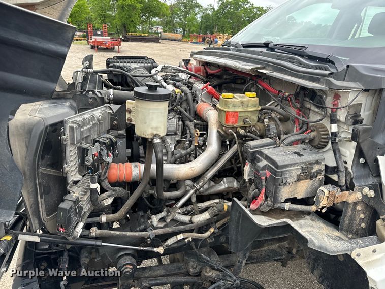 image for item EH6756 2019 Chevrolet Silverado 6500HD flatbed truck