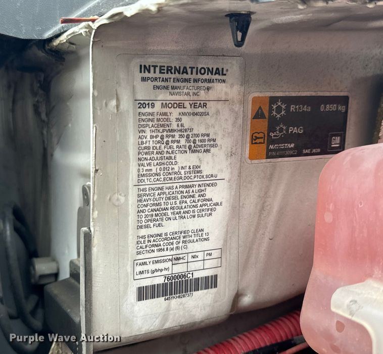 image for item EH6756 2019 Chevrolet Silverado 6500HD flatbed truck