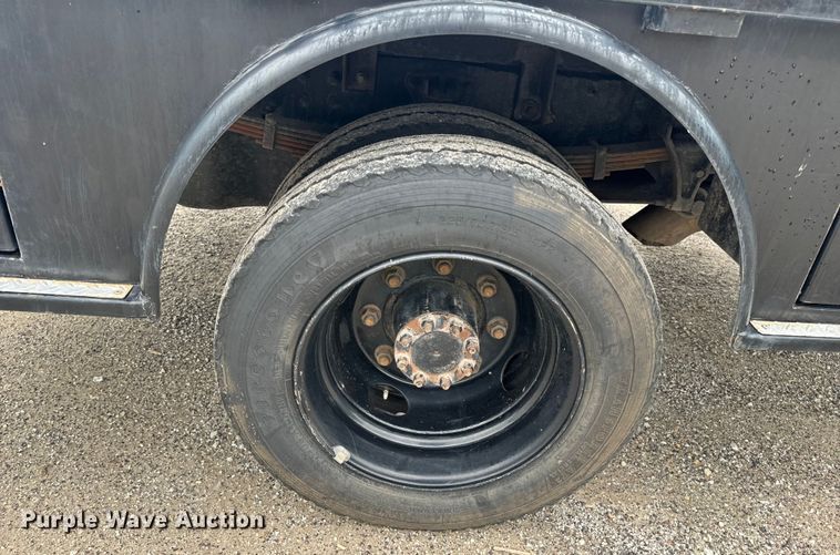 image for item EH6756 2019 Chevrolet Silverado 6500HD flatbed truck