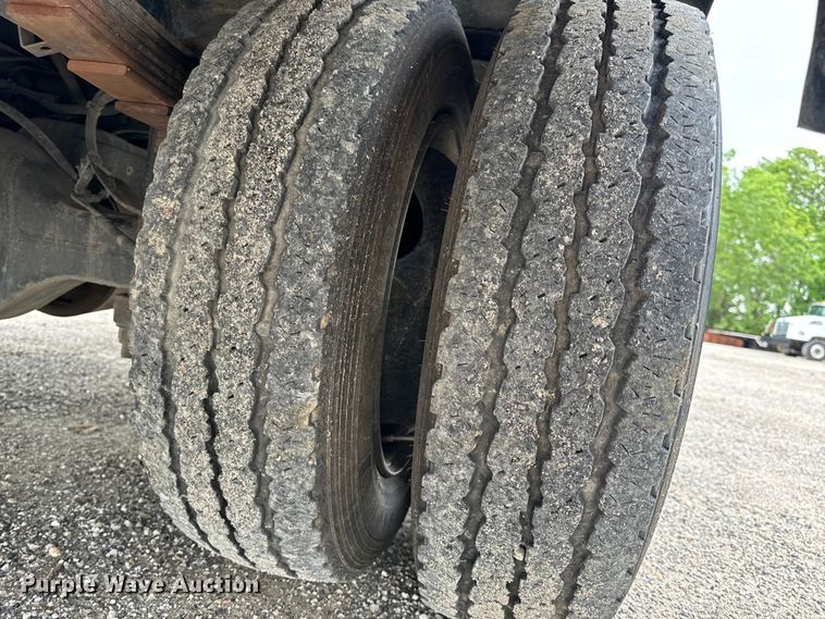 image for item EH6756 2019 Chevrolet Silverado 6500HD flatbed truck