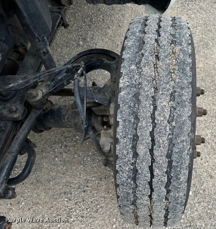 image for item EH6756 2019 Chevrolet Silverado 6500HD flatbed truck