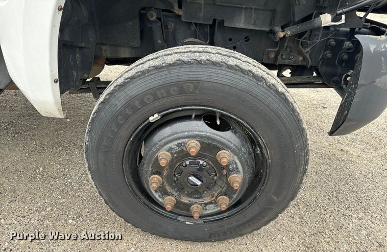 image for item EH6756 2019 Chevrolet Silverado 6500HD flatbed truck