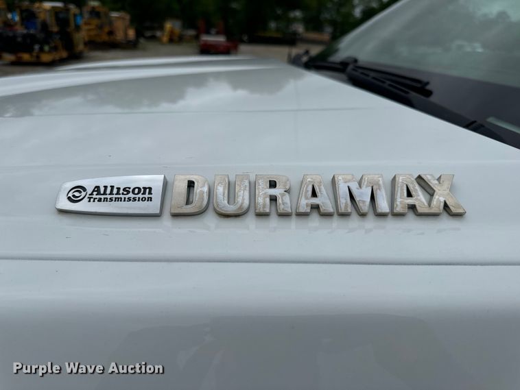 image for item EH6756 2019 Chevrolet Silverado 6500HD flatbed truck