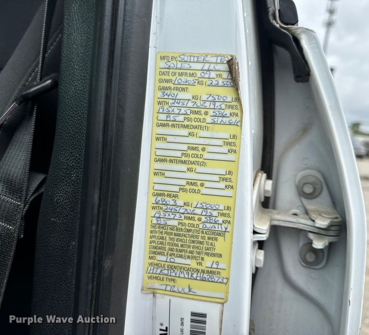 image for item EH6756 2019 Chevrolet Silverado 6500HD flatbed truck