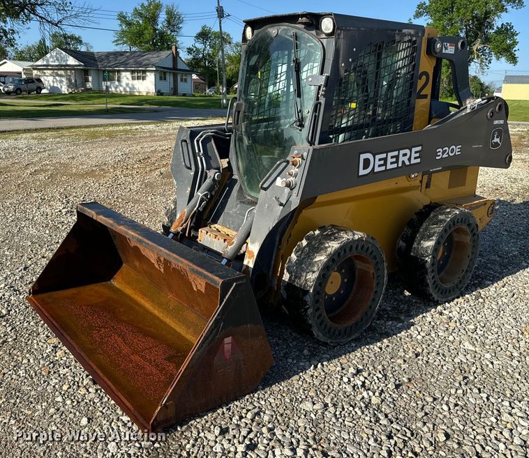 image for item EH6760 2015 John Deere 320E skid steer loader