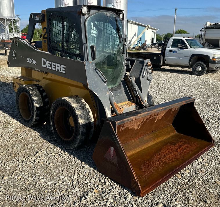 image for item EH6760 2015 John Deere 320E skid steer loader