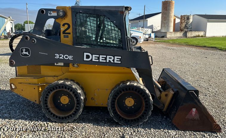 image for item EH6760 2015 John Deere 320E skid steer loader