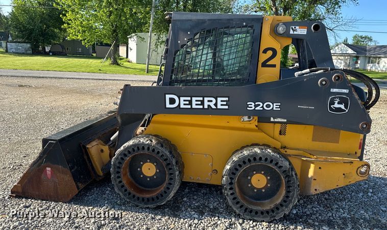 image for item EH6760 2015 John Deere 320E skid steer loader