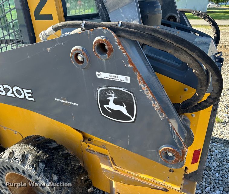 image for item EH6760 2015 John Deere 320E skid steer loader