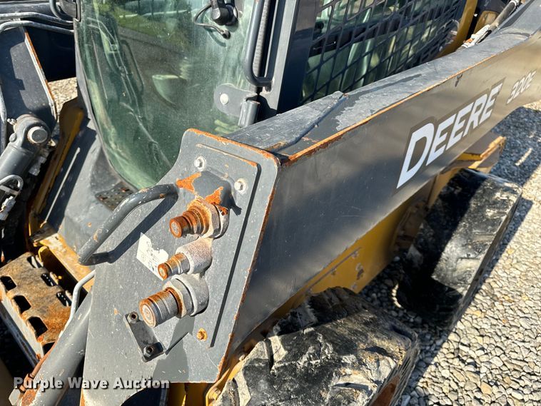 image for item EH6760 2015 John Deere 320E skid steer loader