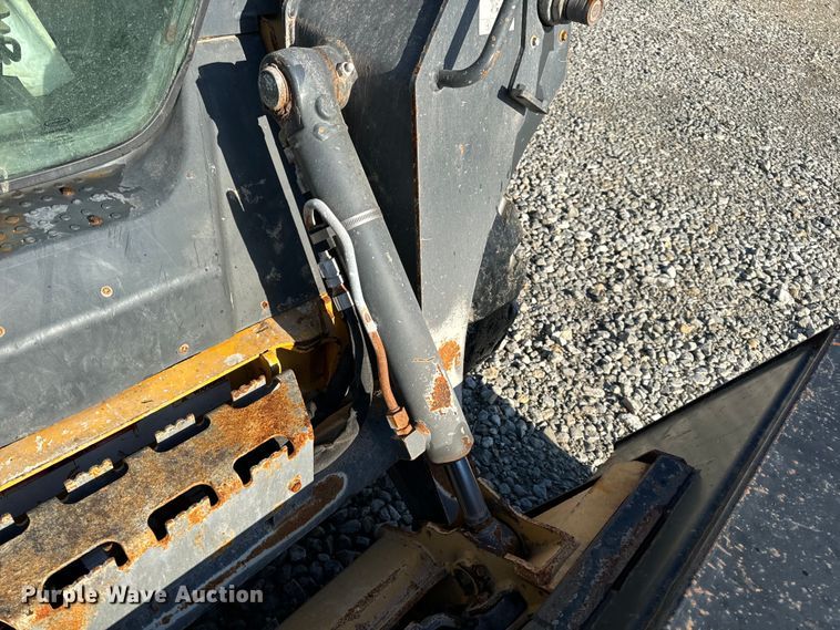 image for item EH6760 2015 John Deere 320E skid steer loader