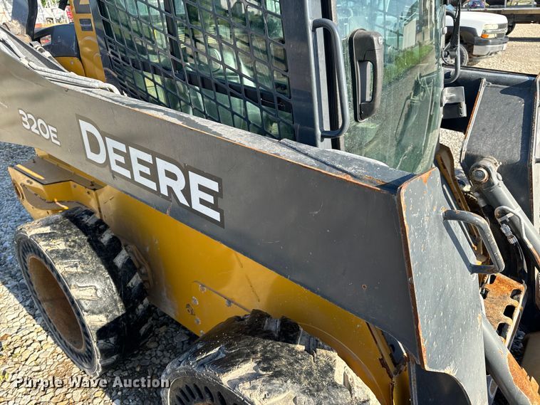 image for item EH6760 2015 John Deere 320E skid steer loader