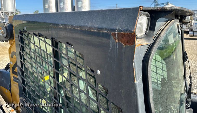 image for item EH6760 2015 John Deere 320E skid steer loader