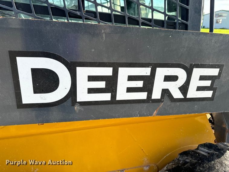 image for item EH6760 2015 John Deere 320E skid steer loader