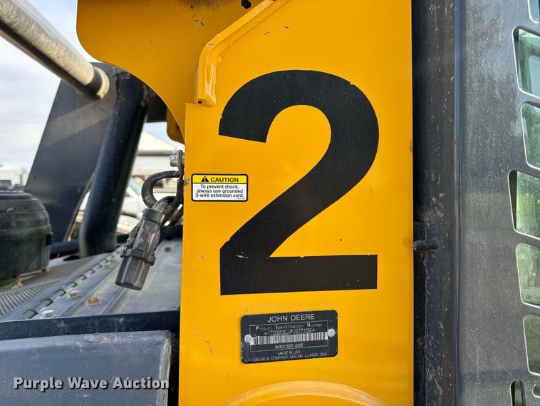 image for item EH6760 2015 John Deere 320E skid steer loader